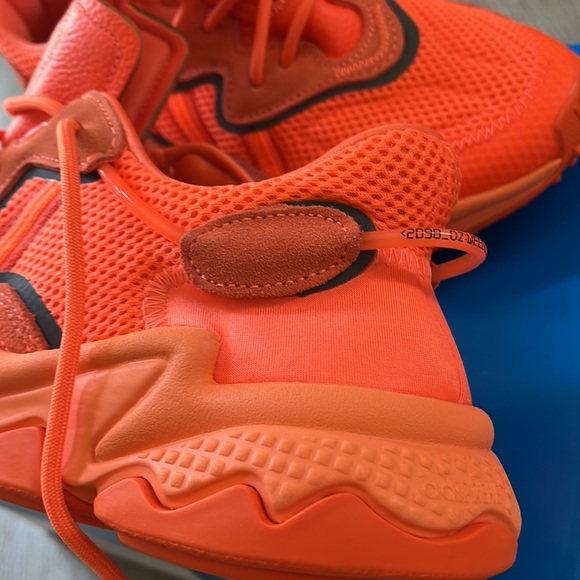 Adidas Sneaker (Men’s) - Picture 3 of 4